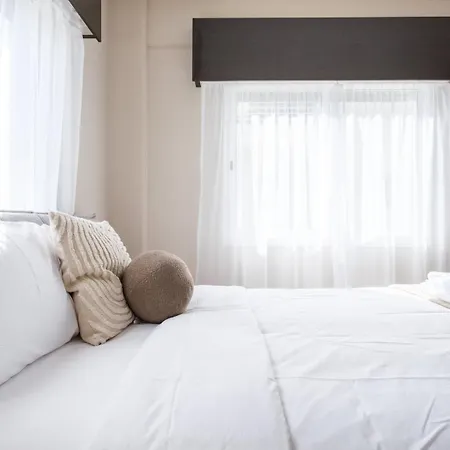Alpha Court Apartment *