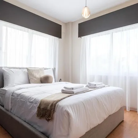 Alpha Court Apartment