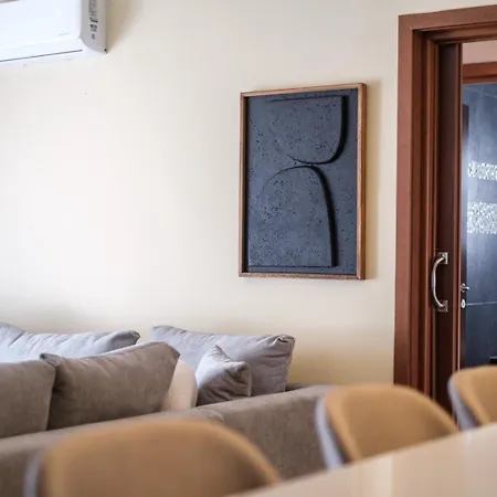 Apartment Alpha Court *